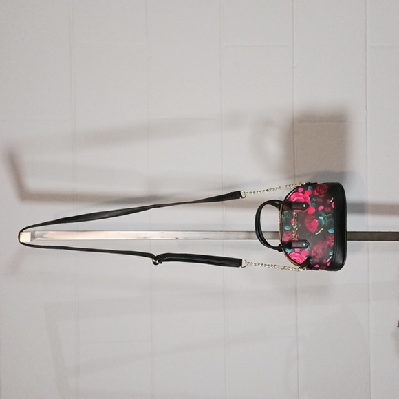 Juicy Couture purses. 042 - Picture 4 of 15